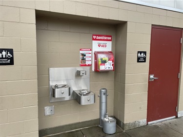 AED at the drinking area at Totem Lake Park